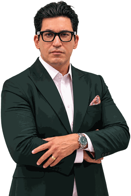 Silvio Eduardo, contador e tributarista, de bra&ccedil;os cruzados